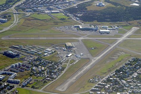 800px-Reykjavik_Airport_aerial