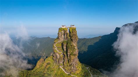 Mount Fanjing in southwest China - zhuxiaophotography/Shutterstock) | 鹰角分享博客