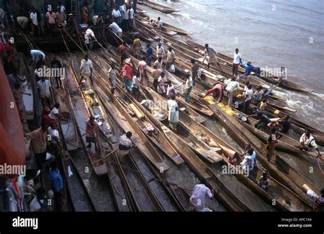 Dugout canoe Congo River D R Congo Zaire Central Africa Stock Photo - Alamy