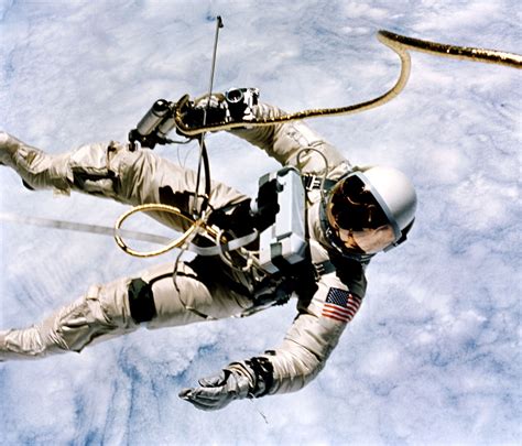 The 1st American Spacewalk in NASA Photos | Space