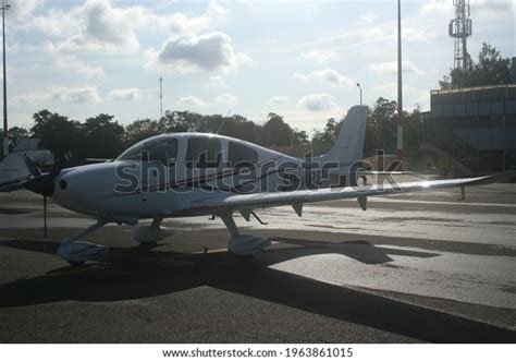 5 Cirrus Sr20 Cockpit Royalty-Free Photos and Stock Images | Shutterstock