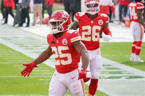 Le’Veon Bell embraces mentor role for Chiefs running backs in Super Bowl - Arrowhead Pride