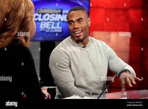 Host Liz Claman interviews New York Giants running back Rashad Jennings during her "Countdown to ...