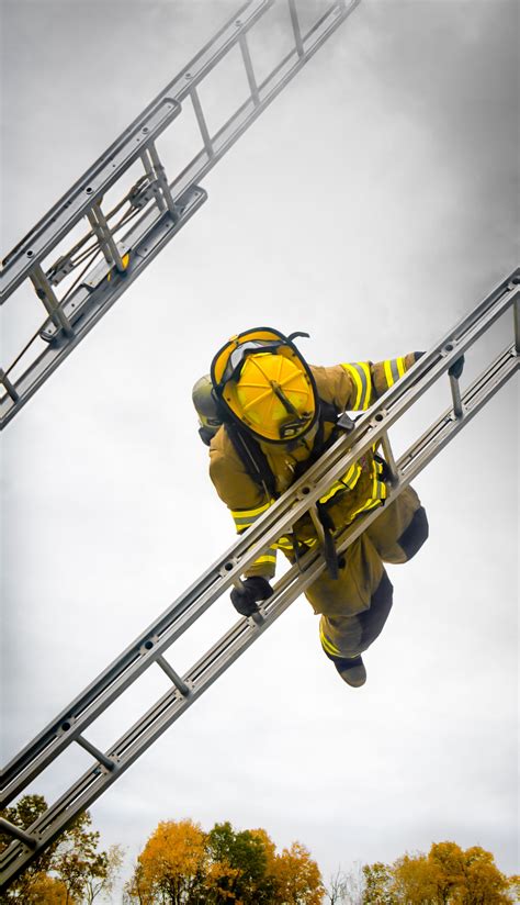 Firefighter - Wikipedia | Firefighter, Firefighter pictures ...