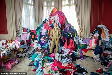 Thought-provoking images show 3.5 tonnes of clothing thrown away every ...