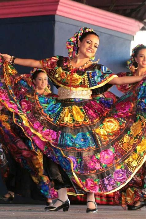 Vestuario Chiapaneco | Ballet folklorico, Dancer costume, Mexico culture