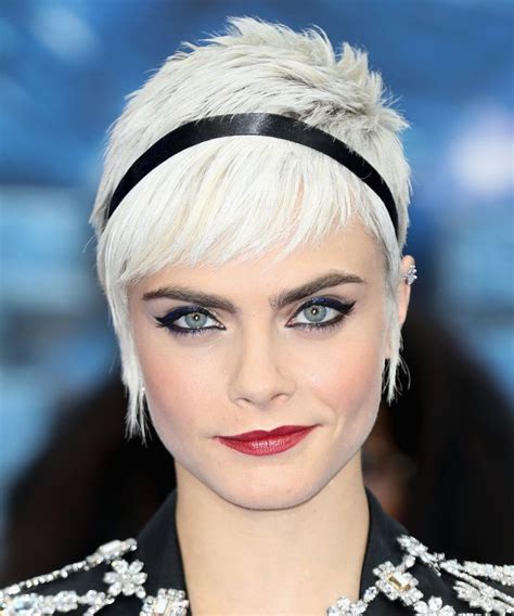 Celebrities Wearing Red Lipstick and Blue Eye Makeup | Wear red lipstick, Blue eye makeup, Blue ...