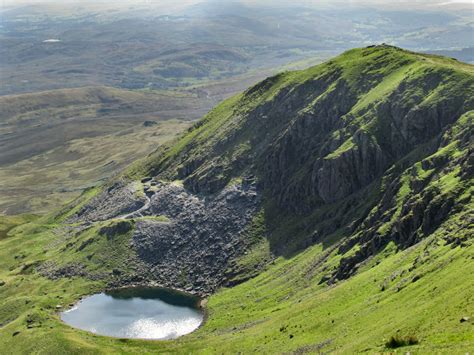 Old Man of Coniston Walk: Circular 4-Peak Route - ZoeGoesPlaces.com