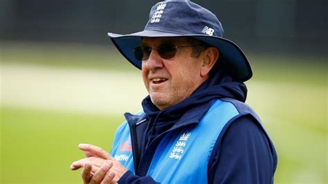 England Cricket Team Coach - ENGLAHNGA