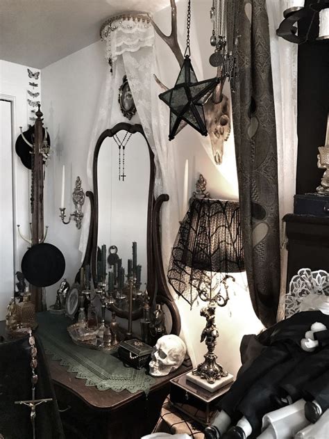 Antique gothic room | Dark home decor, Gothic decor bedroom, Gothic room