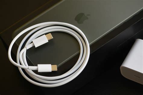 Does the Apple iPhone 14 come with a charger in the box? | Digital Trends