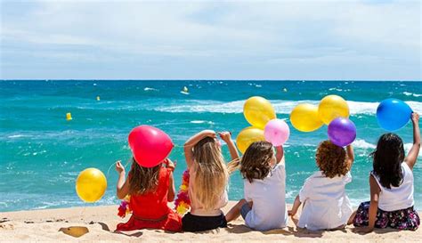 15 Creativity Boosting Beach Activities For Kids - Globo Surf