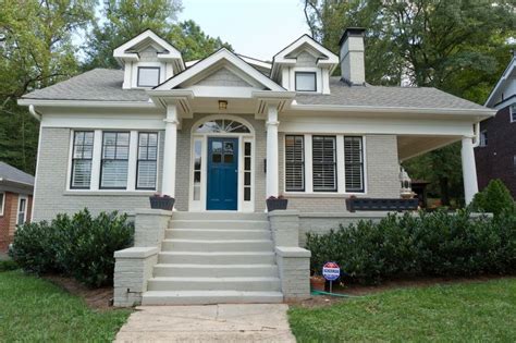 houses with blue framed windows - Google Search | Gray house exterior ...