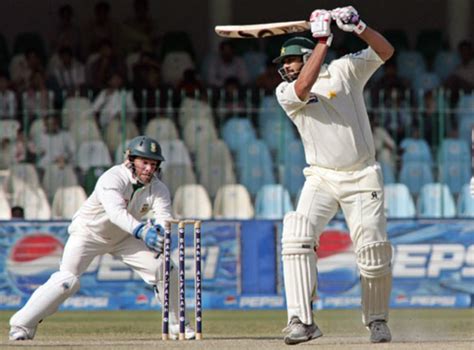 Inzamam-ul-Haq was stumped for 3 from 2 balls in his last international ...