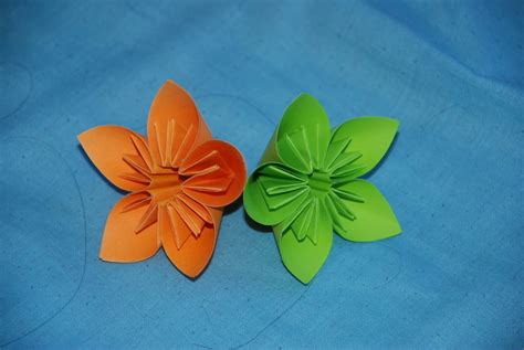 Post It Note Kusadama Flowers · An Origami Flower · Version by Nush