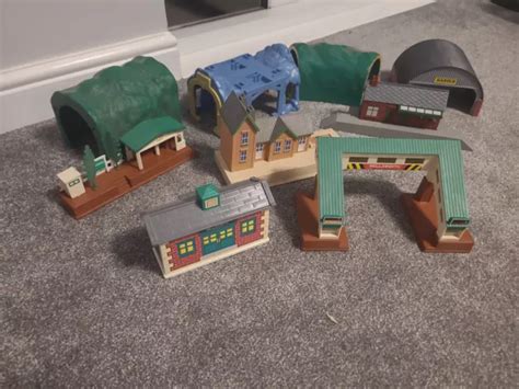 TRACKMASTER - THOMAS and Friends - Mixed Tunnels and Stations Station Footbridge £24.99 ...