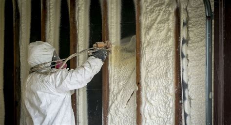 Spray Foam vs Fiberglass Insulation: Side-By-Side Comparison - Paragon