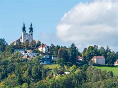 Linz: Castle Museum and Old Town Highlights Private Tour | GetYourGuide