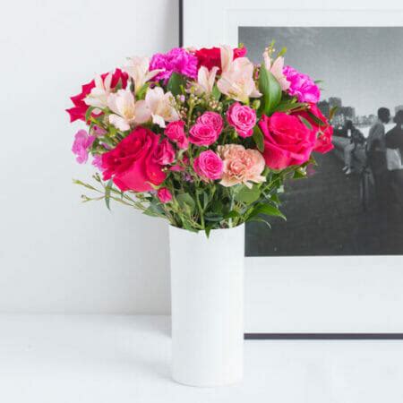 15 Best Miami Flower Delivery Services (2022) - Petal Republic