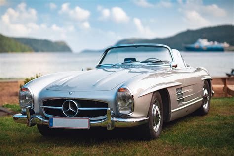 Silver Mercedes 300SL [1900x1267] : r/carporn