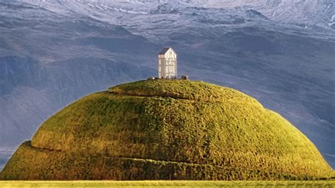 Thufa hill with a fishing shed on top near Reykjavik harbor, Iceland ...