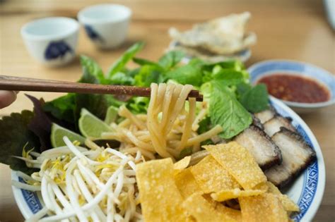 Hoi An Style Noodles (Cao Lau) | Asian Inspirations