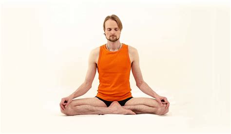 How to do Sukhasana - the Best Meditation Pose for Beginners