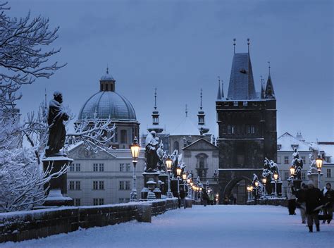 File:Prague charles bridge winter.jpg - Wikimedia Commons