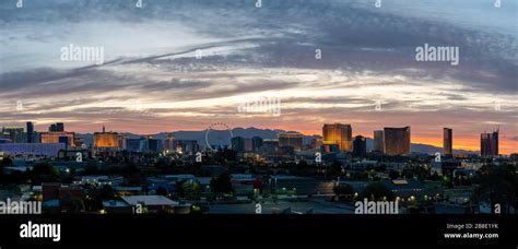 Las vegas skyline panorama hi-res stock photography and images - Alamy