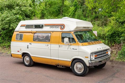 1974 Dodge B300 Camper Van Is a Seriously Cool Mini-RV, Comes Packed With Features - autoevolution