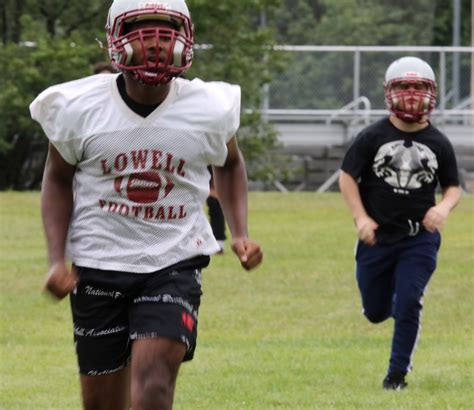 Lowell High kicks off football workouts – Lowell Sun