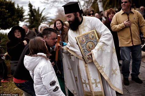 Pope Francis leads the word's Epiphany celebrations at the Vatican | Daily Mail Online