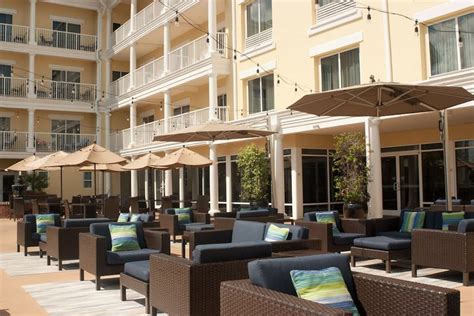 Courtyard Charleston Waterfront by Marriott Charleston | Bookonline.com