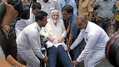 Cyrus Mistry cremated in Mumbai; Ratan Tata's stepmother Simone attends ...