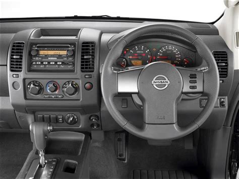 Remove radio nissan navara d22