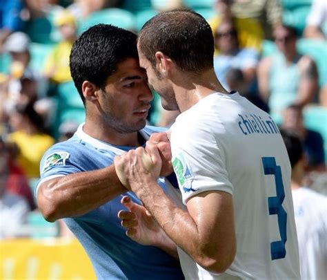 Did Luis Suarez try to bite Giorgio Chiellini in 2013 also? | Larry ...