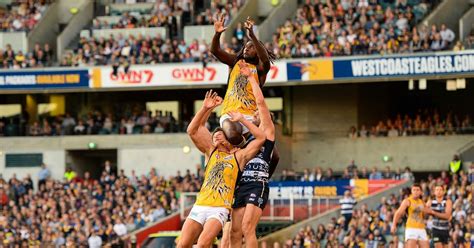 WATCH: Nic Naitanui's Mark of the Year in 2015