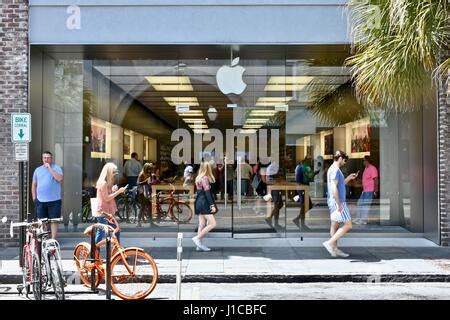 Charleston, South Carolina Apple store storefront Stock Photo - Alamy