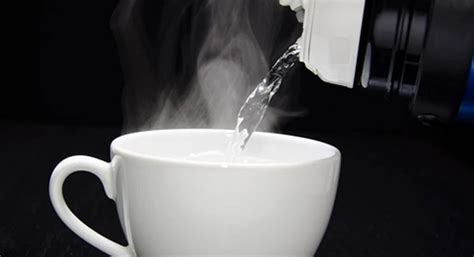 5 unexpected side effects of drinking hot water too frequently ...