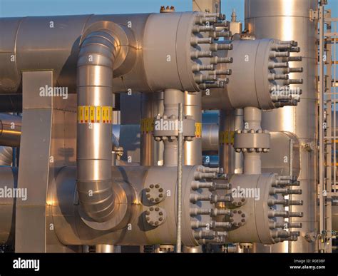 Natural gas processing plant hi-res stock photography and images - Alamy