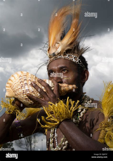 Papua New Guinea Music Musical Instrument High Resolution Stock Photography and Images - Alamy