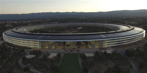 Apple Park, Cupertino, California: September 2017 drone flyover video - Business Insider