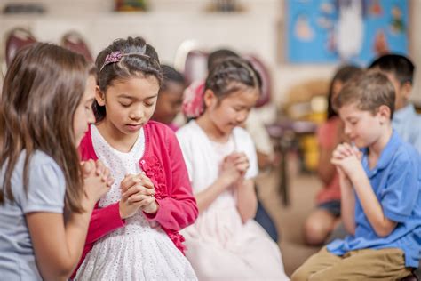 4 Fun Prayer Activities for Kids to Learn How to Pray