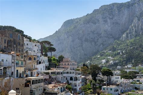 How to do a day trip from Naples to Capri