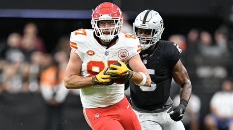 Chiefs' Travis Kelce becomes fastest tight end to reach 11,000 yards