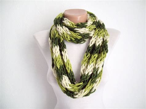 Finger Knitting Scarf Green Cream Multicolor by scarfnurlu