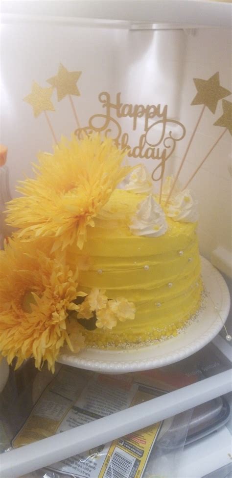 Yellow theme birthday cake idea | Cake, Themed cakes, Yellow theme