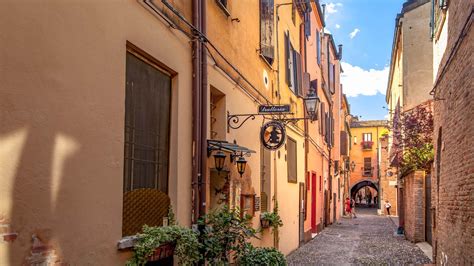 Ferrara, Emilia Romagna: Guide to the ancient streets by bicycle