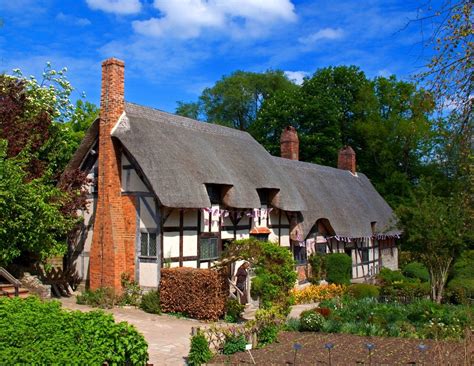 Anne Hathaway's Cottage. Credit Tony Hisgett | Thatched cottage, Anne hathaway's cottage ...