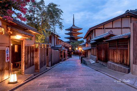 An evening at Yasaka-no-tou Pagoda - Viki Pandit